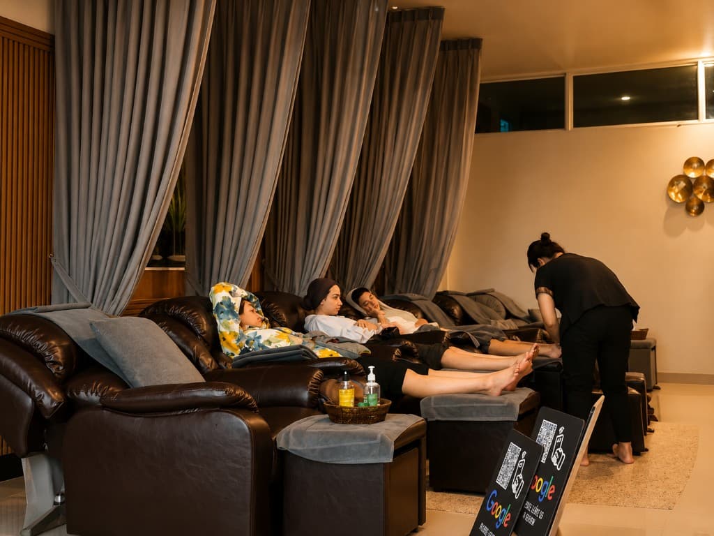 Relaxing oil massage session at HOB Thai Massage Cherngtalay Phuket